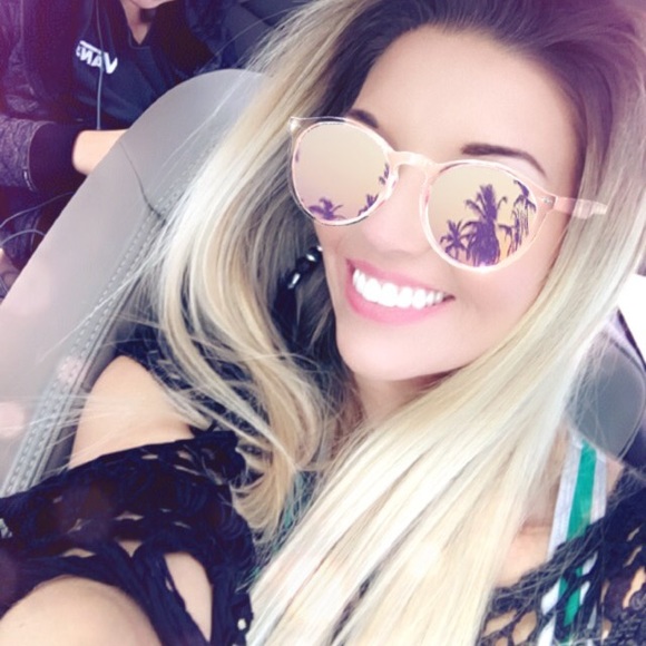 Chrystal Marie 💚 - Picture 1 of 1